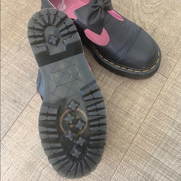 Bow Dottor Martens Lazy Oaf Doc Martin Vs Lazy Bow Comes Off